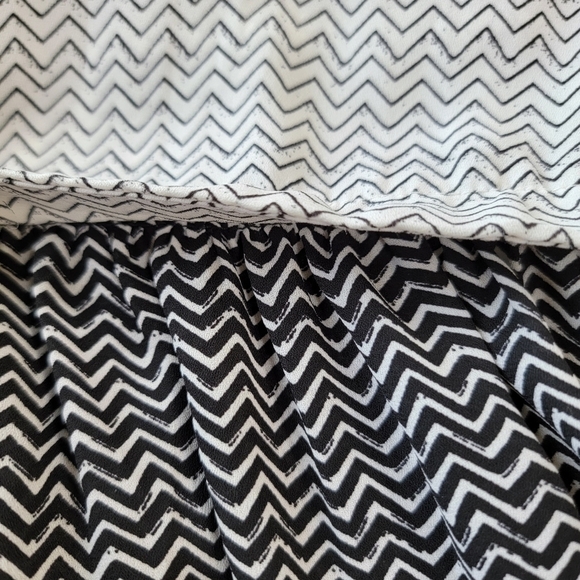 Lorena Rose Two Toned Chevron Patterned Short Sleeve Dress Size 14 - Picture 9 of 9